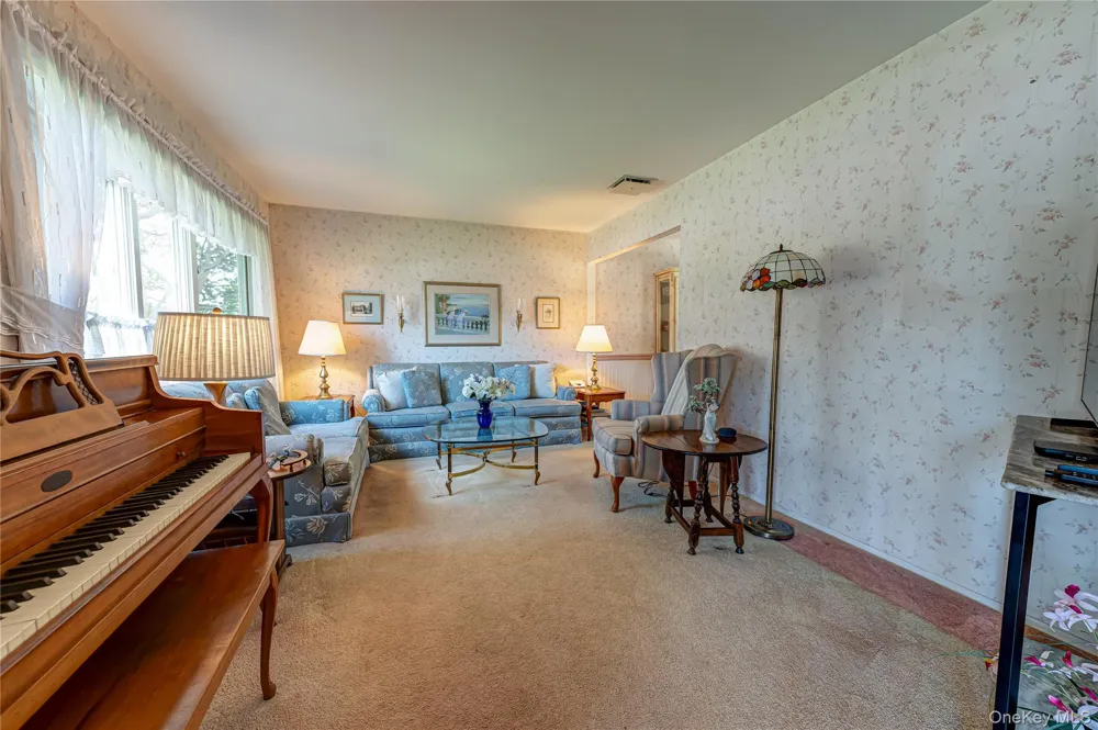 607 7th Avenue East Northport, NY 11731