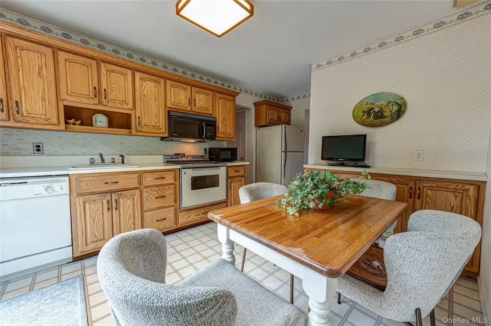 607 7th Avenue East Northport, NY 11731