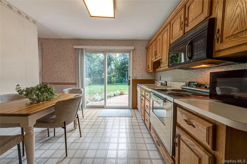 607 7th Avenue East Northport, NY 11731