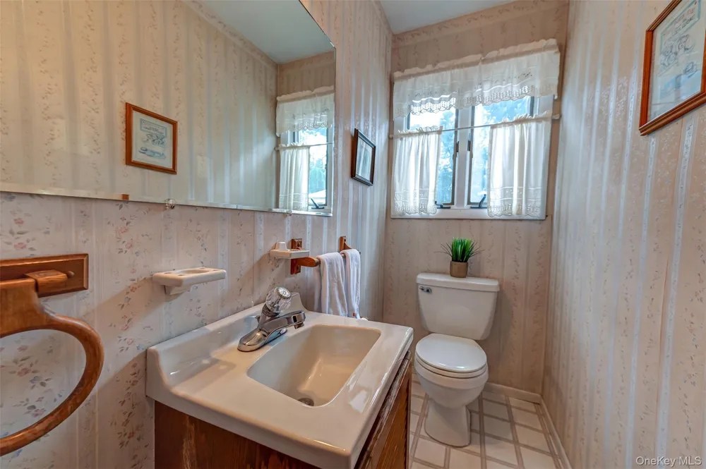 607 7th Avenue East Northport, NY 11731