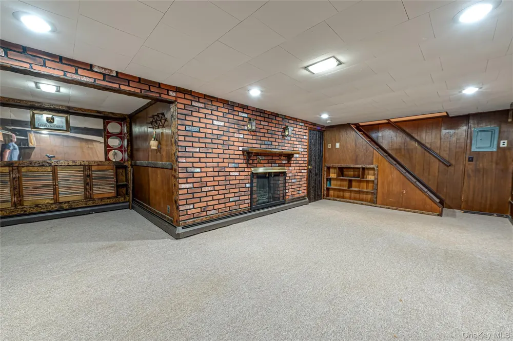 607 7th Avenue East Northport, NY 11731