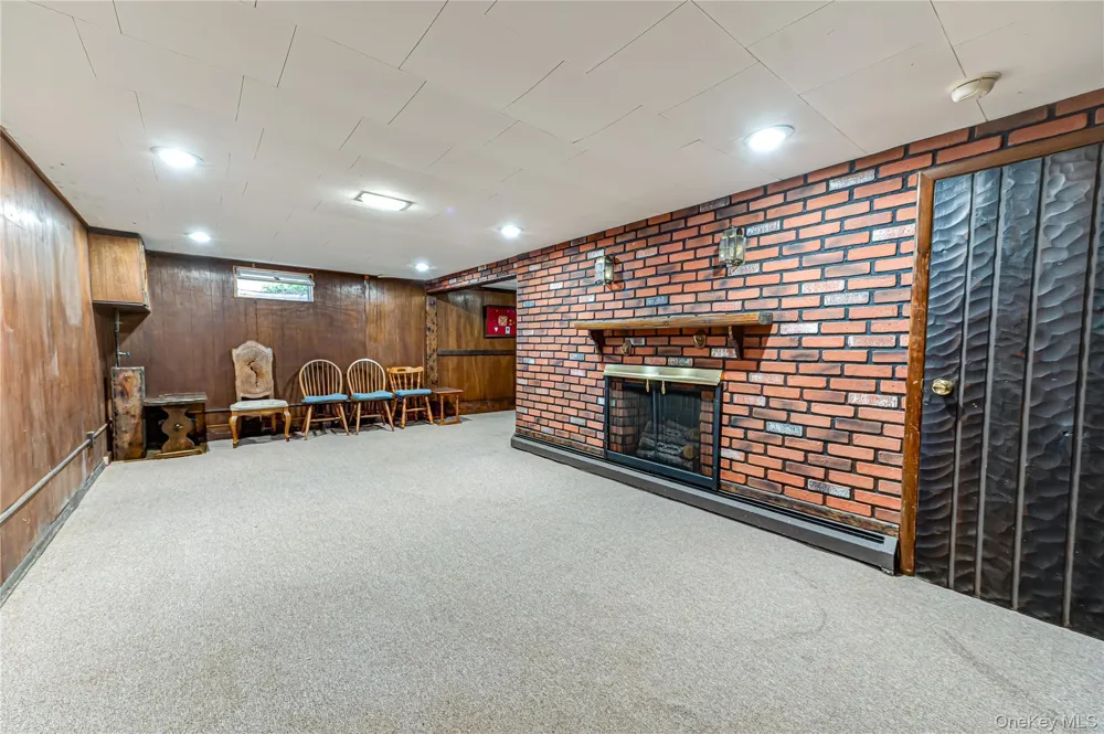 607 7th Avenue East Northport, NY 11731