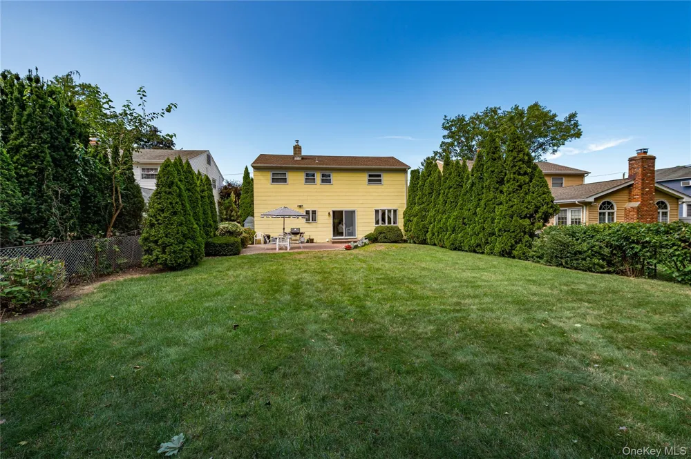 607 7th Avenue East Northport, NY 11731