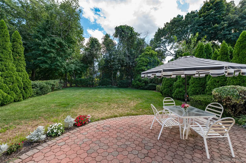607 7th Avenue East Northport, NY 11731