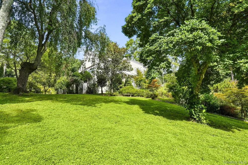 8 Cobbling Rock Drive Katonah, NY 10536