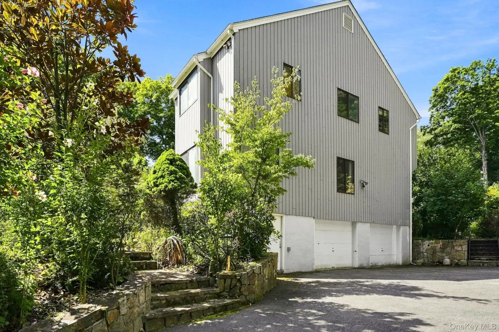 8 Cobbling Rock Drive Katonah, NY 10536
