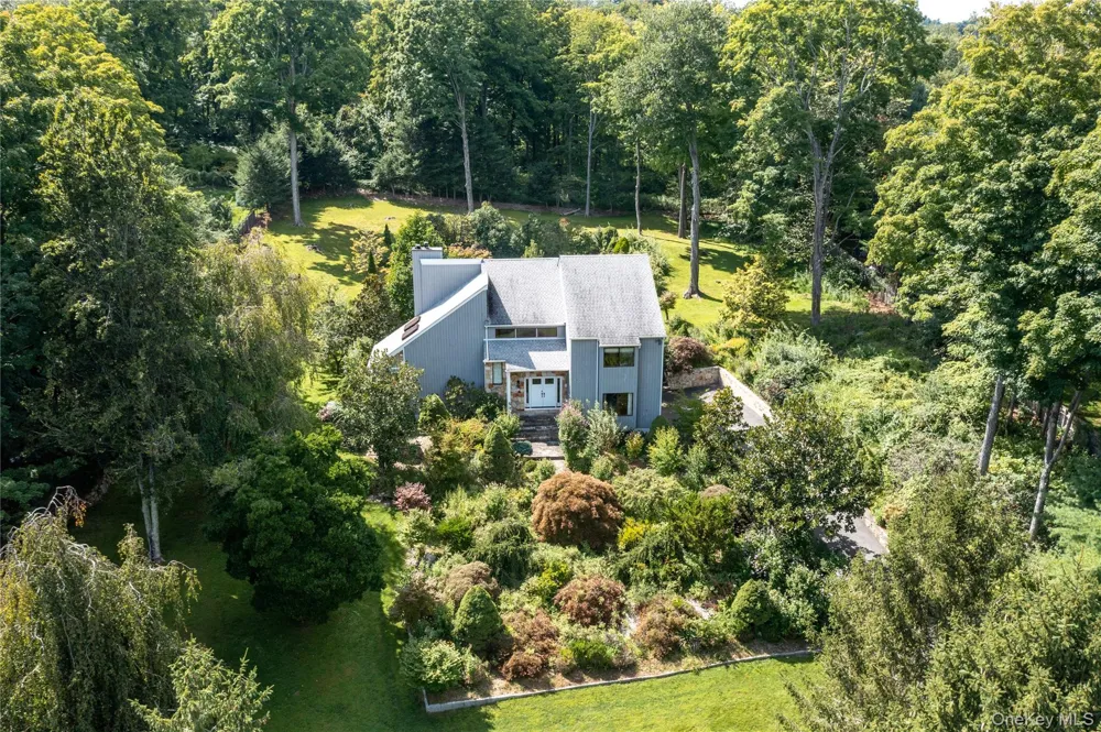 8 Cobbling Rock Drive Katonah, NY 10536