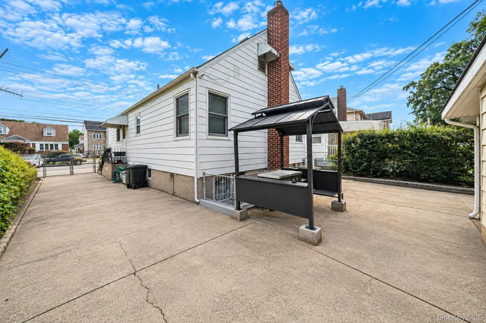 8118 260th Street Floral Park, NY 11004