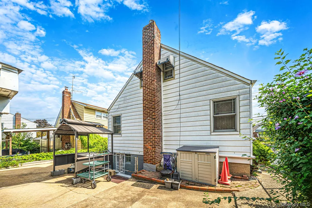 8118 260th Street Floral Park, NY 11004