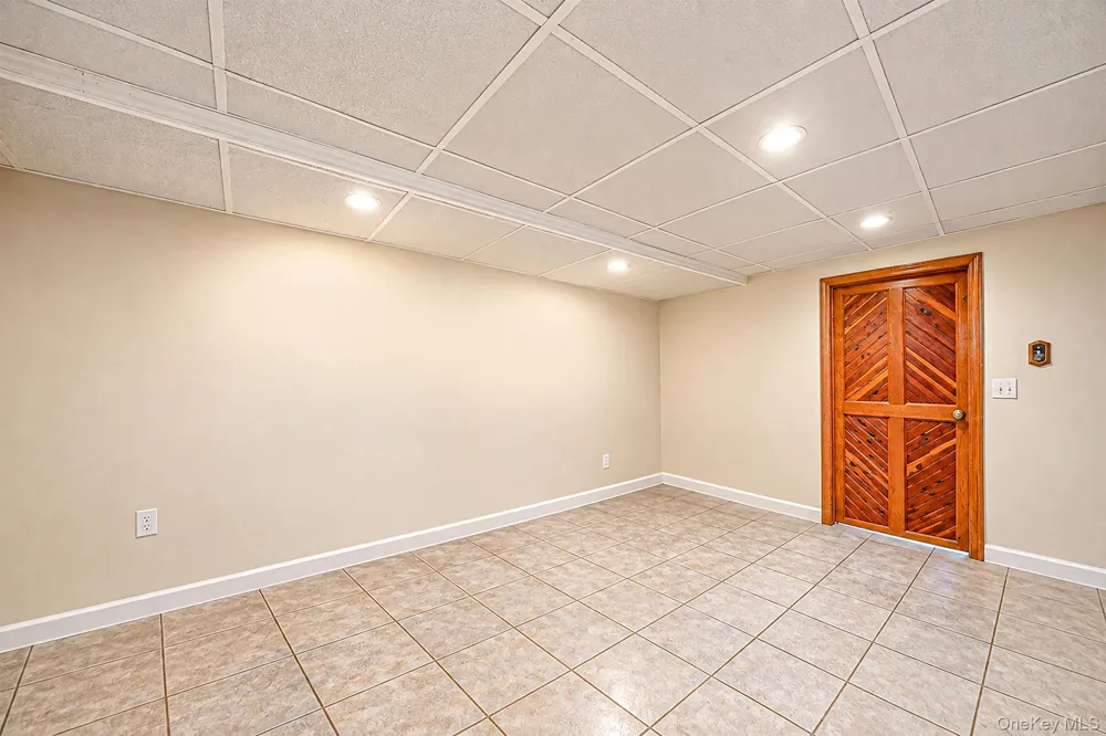 8118 260th Street Floral Park, NY 11004
