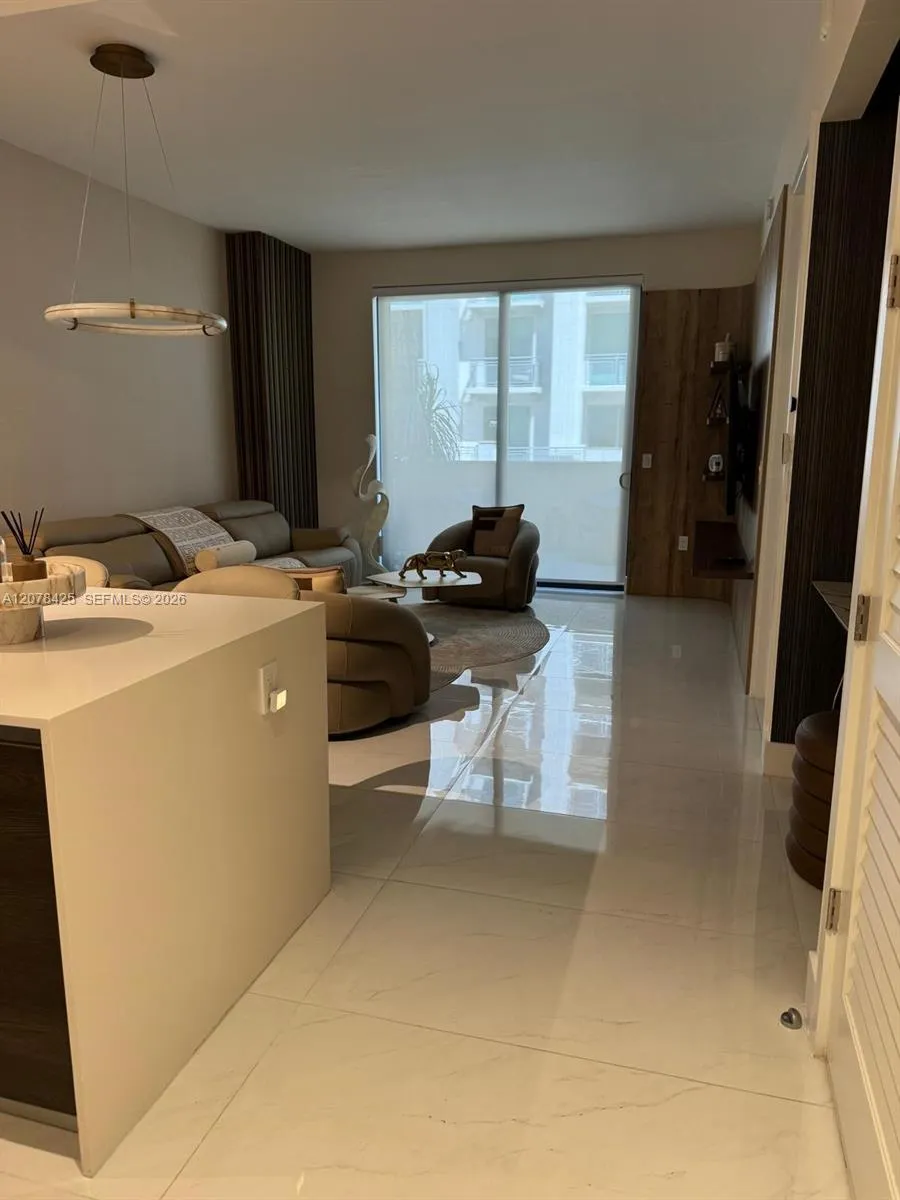 301 Altara Ave #403 Coral Gables, FL 33146