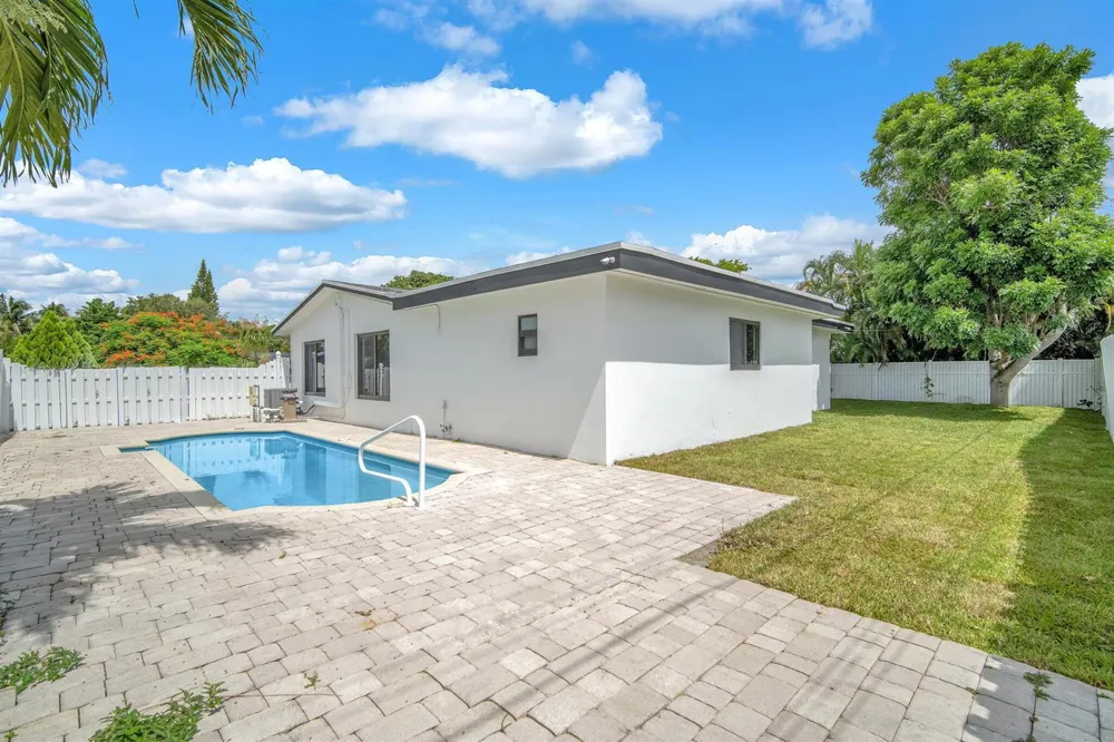 850 SW 1ST TERRACE Pompano Beach, FL 33060