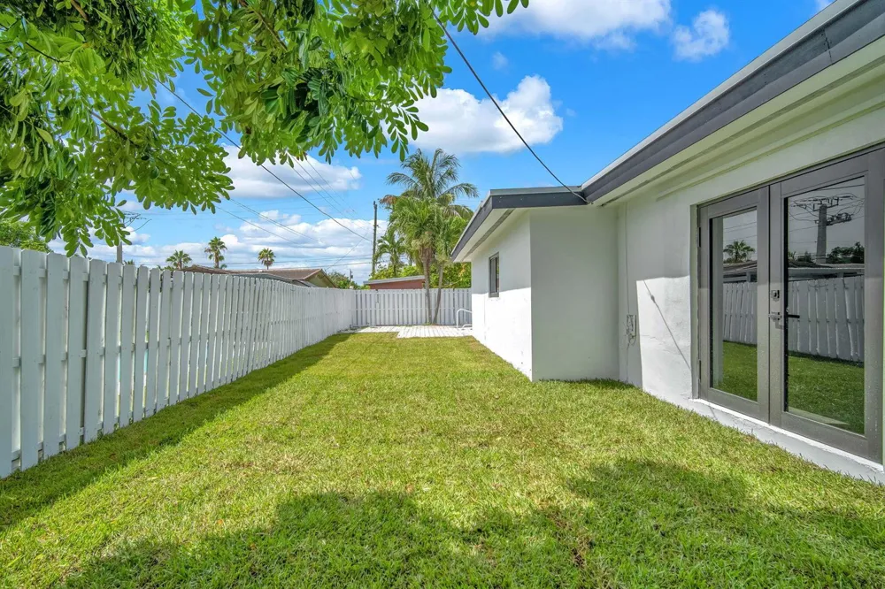 850 SW 1ST TERRACE Pompano Beach, FL 33060