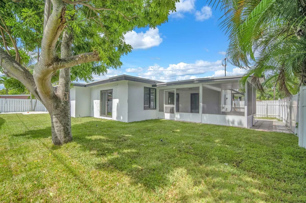 850 SW 1ST TERRACE Pompano Beach, FL 33060