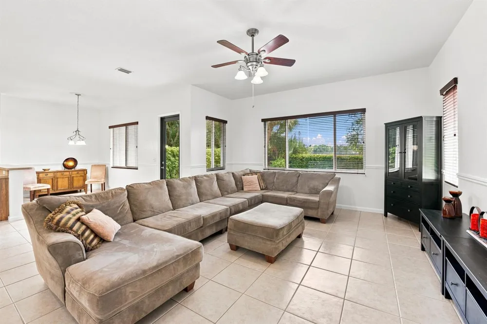 23 COUNTRY LAKE CIRCLE Boynton Beach, FL 33436