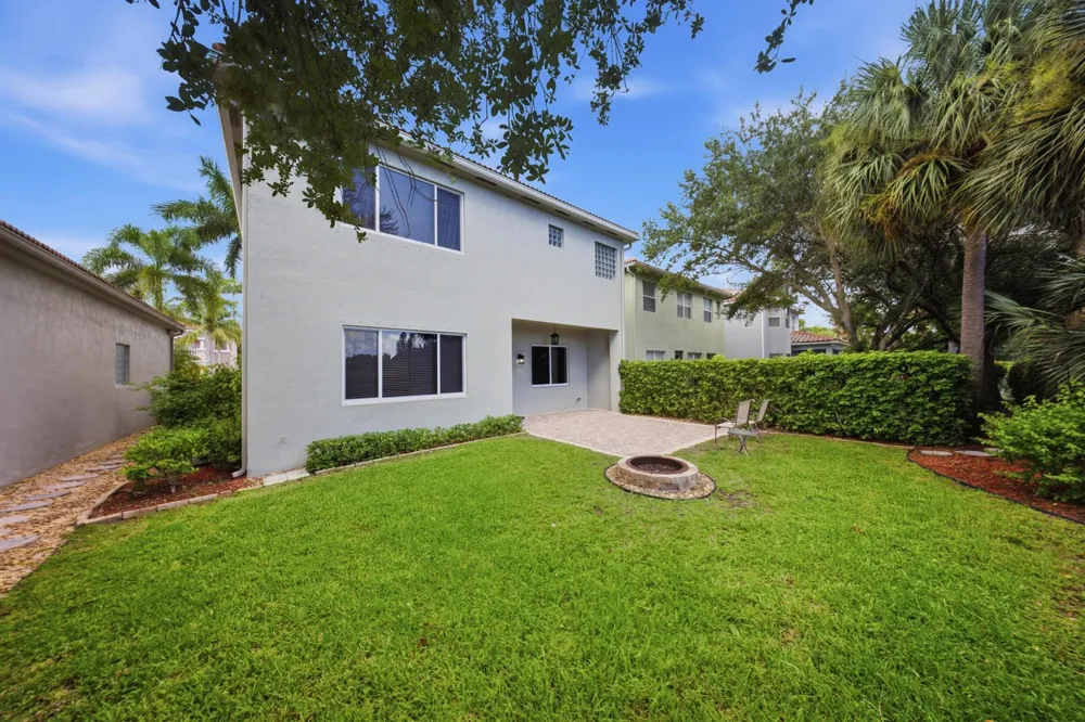 23 COUNTRY LAKE CIRCLE Boynton Beach, FL 33436