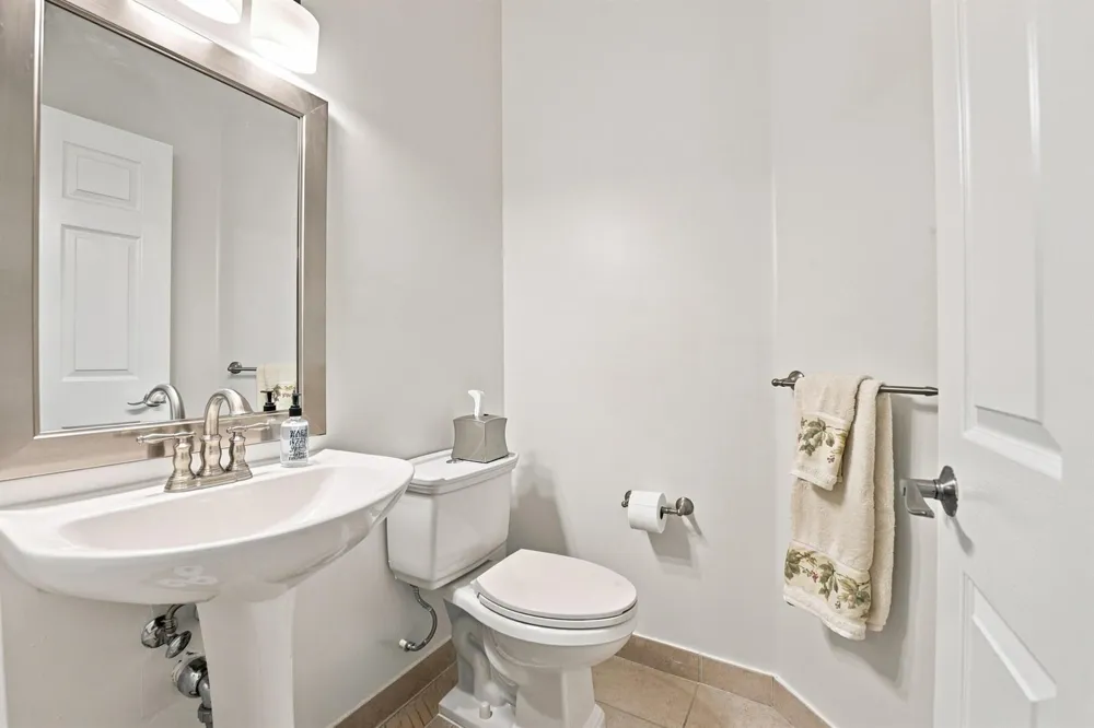 23 COUNTRY LAKE CIRCLE Boynton Beach, FL 33436