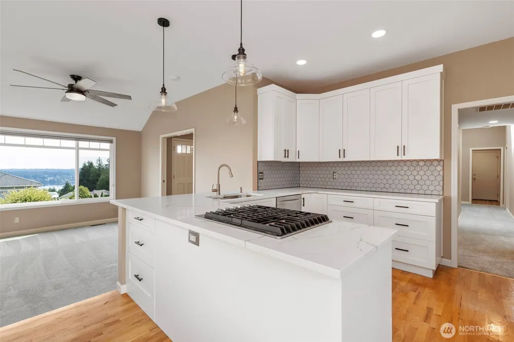 7685 Esther Place NW Silverdale, WA 98383