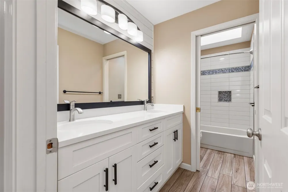7685 Esther Place NW Silverdale, WA 98383