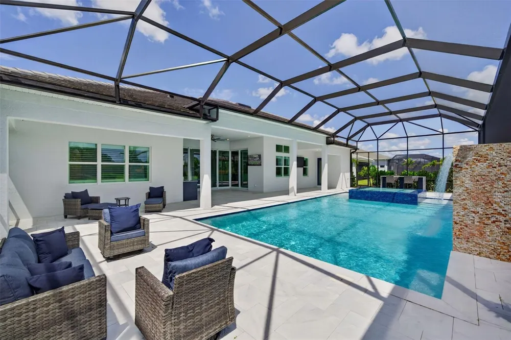 8207 NEVIS RUN Lakewood Ranch, FL 34202