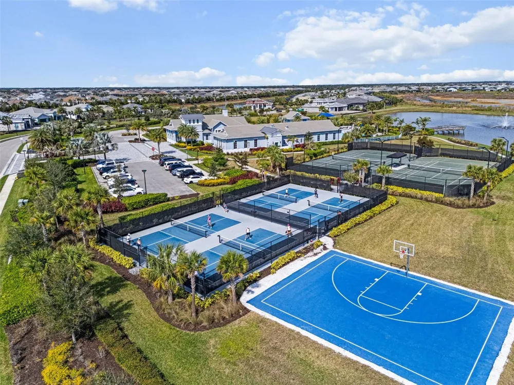 8207 NEVIS RUN Lakewood Ranch, FL 34202