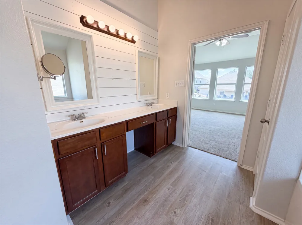 142 Snow Owl Hollow Buda, TX 78610