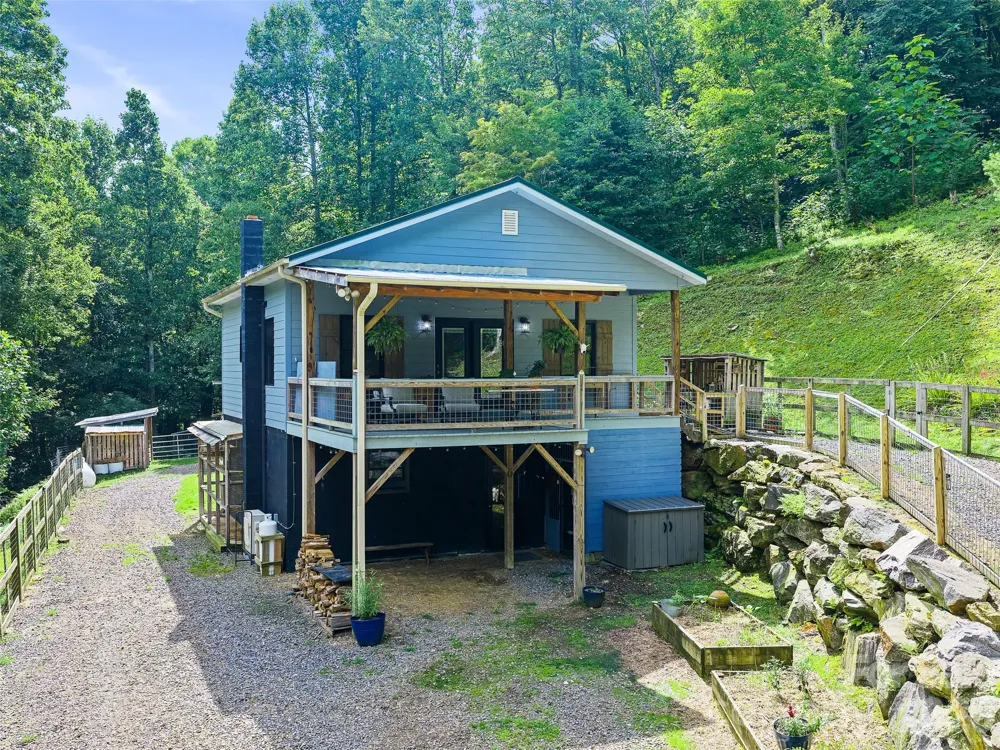 1523 Roaring Fork Road Burnsville, NC 28714