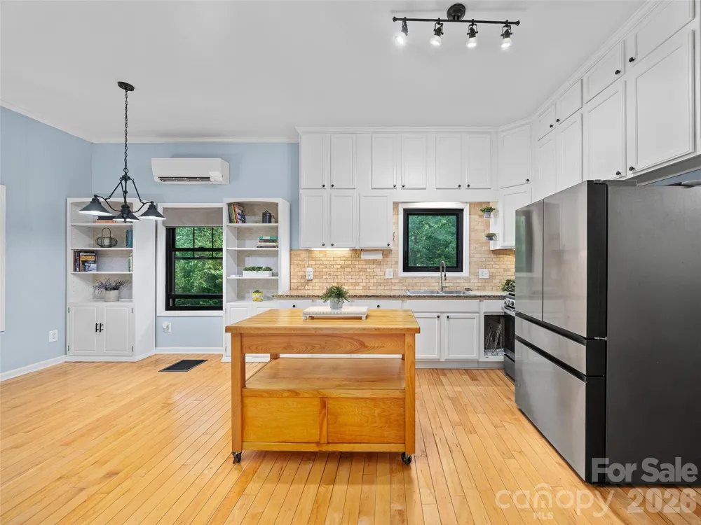 1523 Roaring Fork Road Burnsville, NC 28714