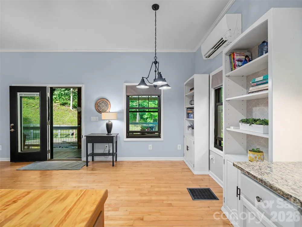 1523 Roaring Fork Road Burnsville, NC 28714