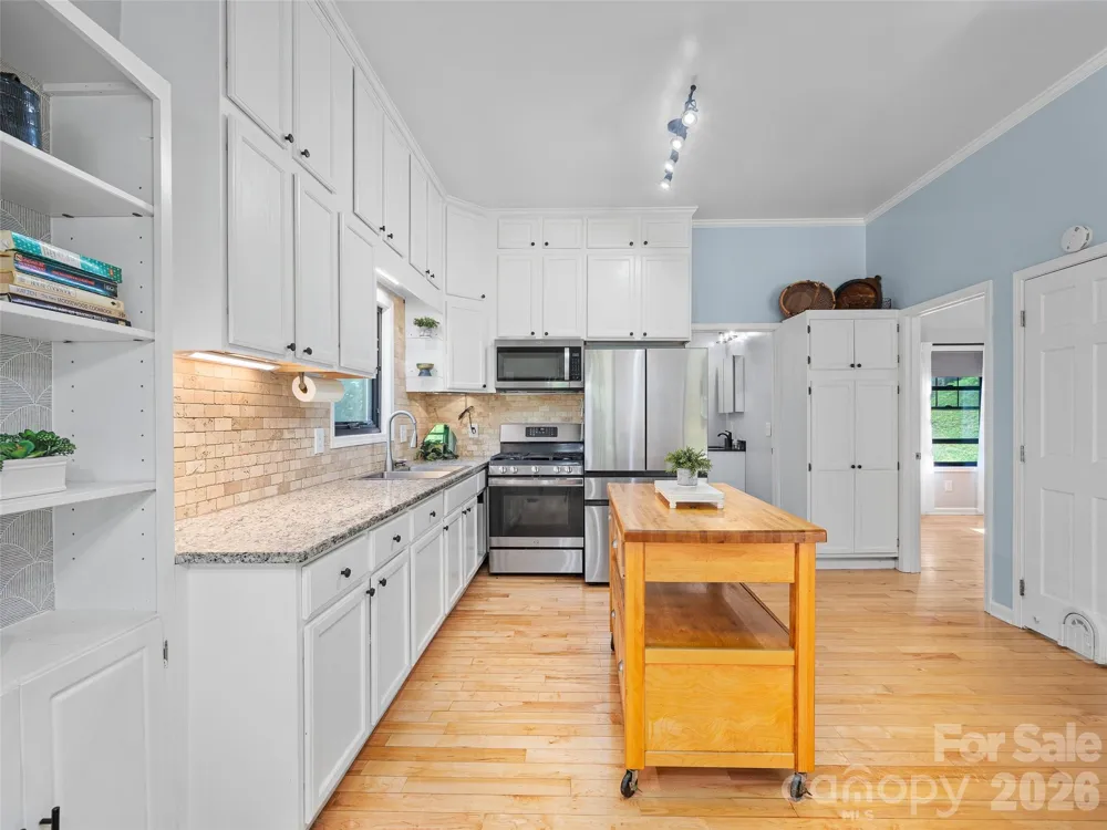 1523 Roaring Fork Road Burnsville, NC 28714