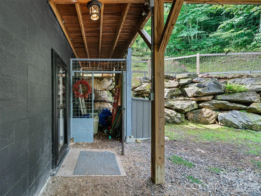 1523 Roaring Fork Road Burnsville, NC 28714