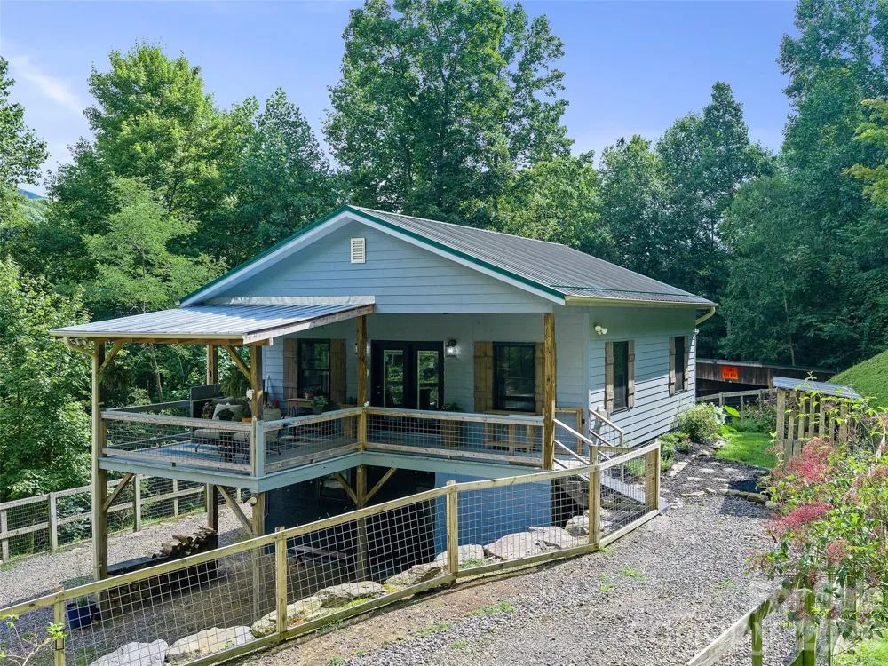 1523 Roaring Fork Road Burnsville, NC 28714