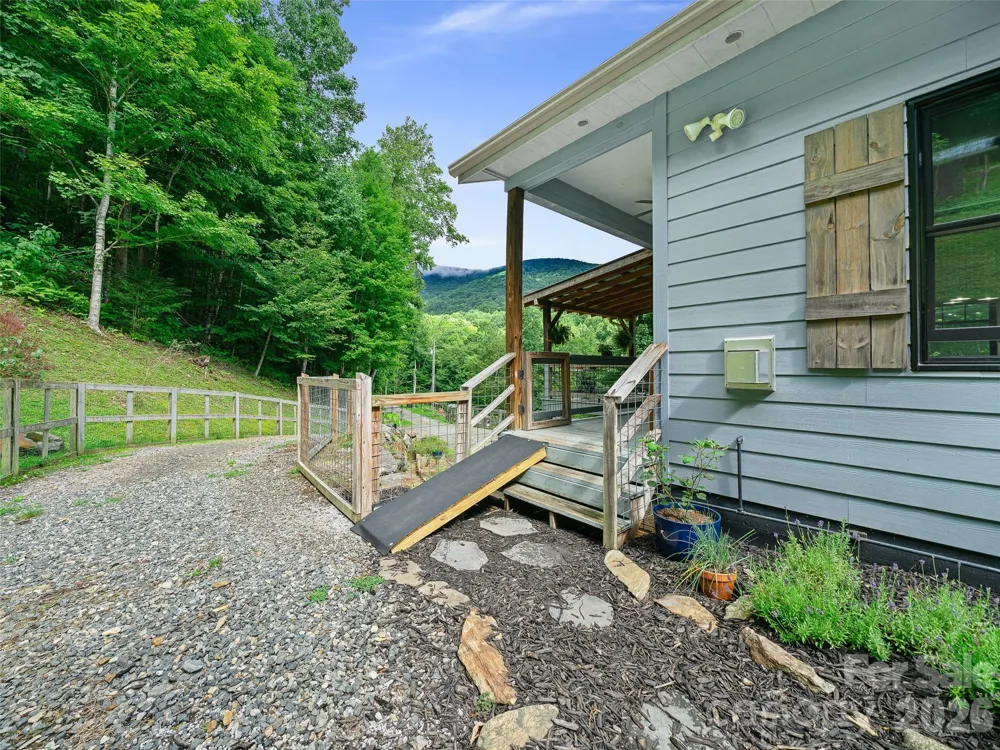 1523 Roaring Fork Road Burnsville, NC 28714