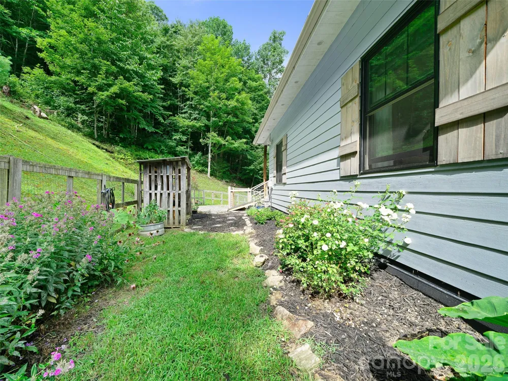 1523 Roaring Fork Road Burnsville, NC 28714