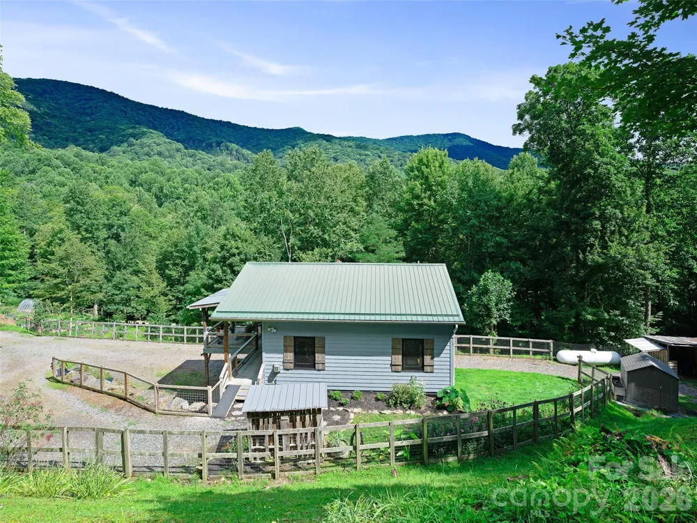 1523 Roaring Fork Road Burnsville, NC 28714