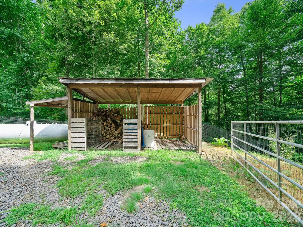 1523 Roaring Fork Road Burnsville, NC 28714