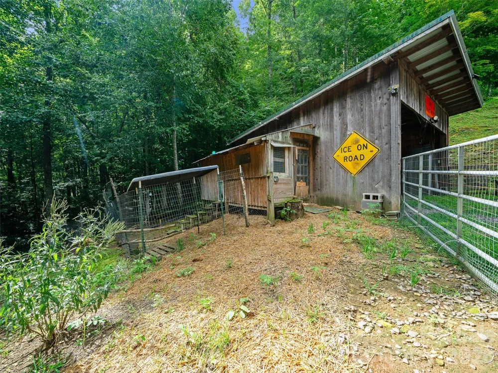 1523 Roaring Fork Road Burnsville, NC 28714