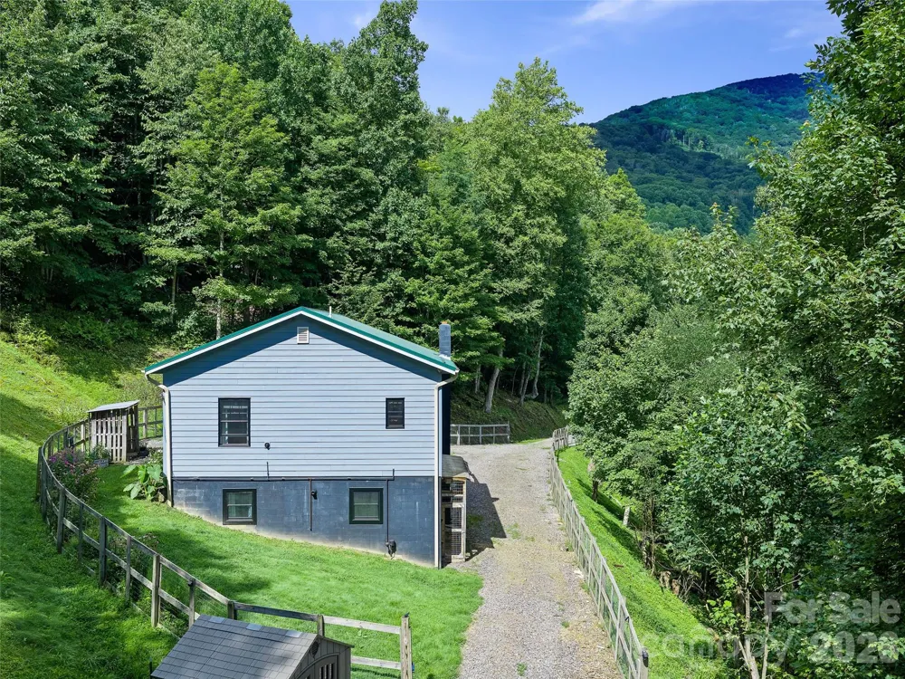 1523 Roaring Fork Road Burnsville, NC 28714
