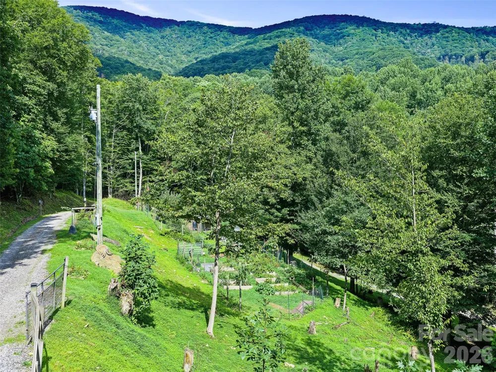 1523 Roaring Fork Road Burnsville, NC 28714