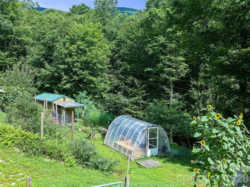 1523 Roaring Fork Road Burnsville, NC 28714