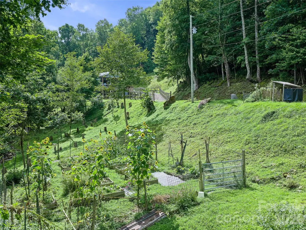 1523 Roaring Fork Road Burnsville, NC 28714