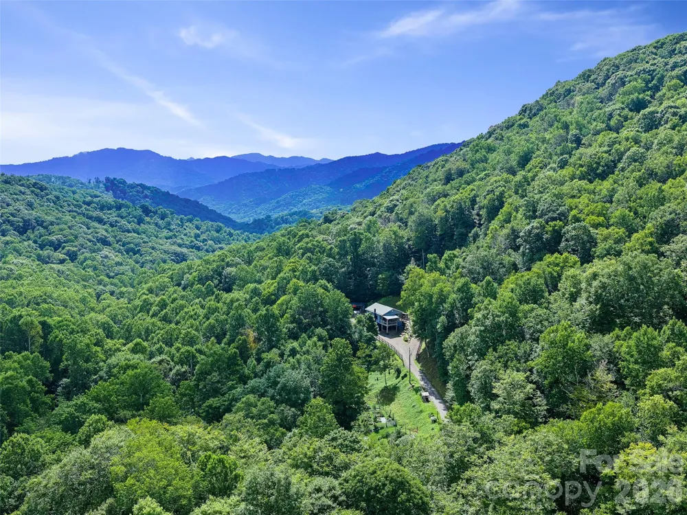 1523 Roaring Fork Road Burnsville, NC 28714