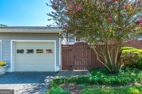 4939 Meadow LN