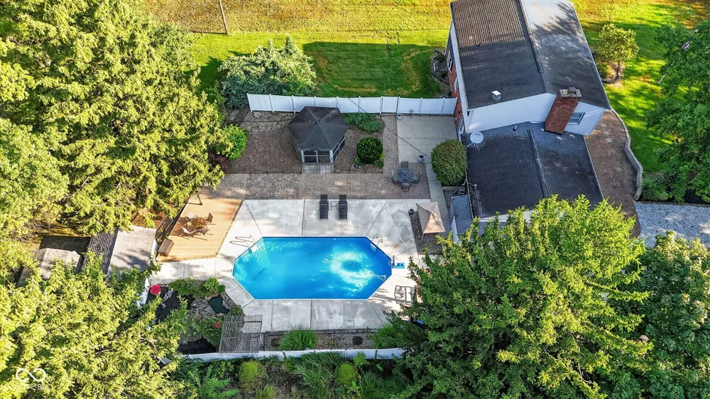 8239 25 W Fountaintown, IN 46130