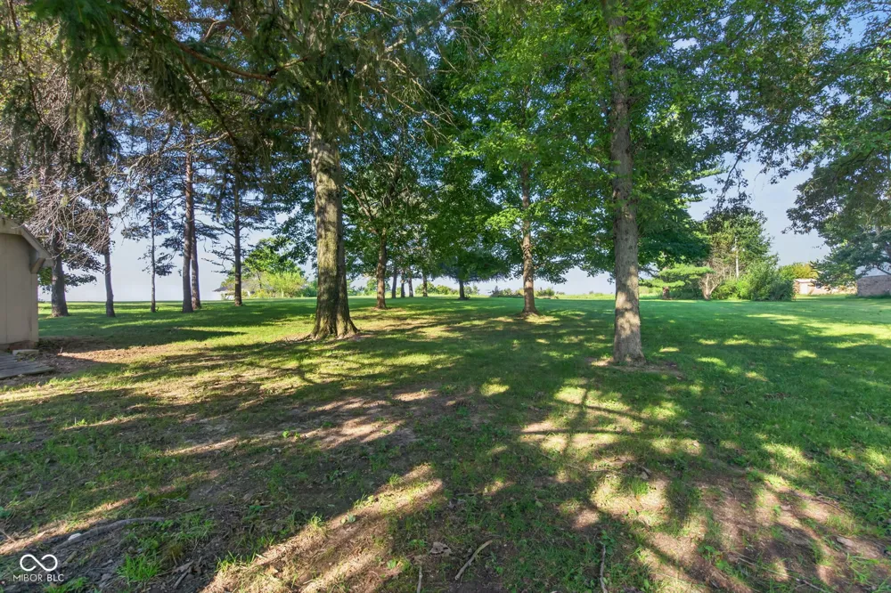8239 25 W Fountaintown, IN 46130