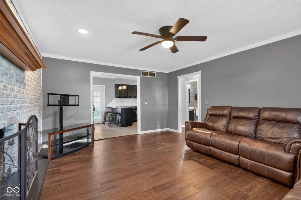 8239 25 W Fountaintown, IN 46130