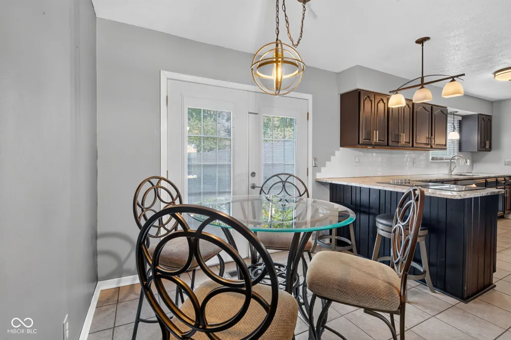 8239 25 W Fountaintown, IN 46130