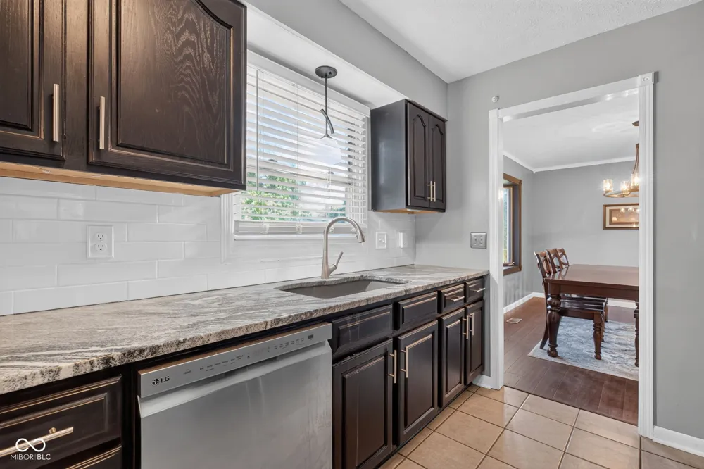 8239 25 W Fountaintown, IN 46130
