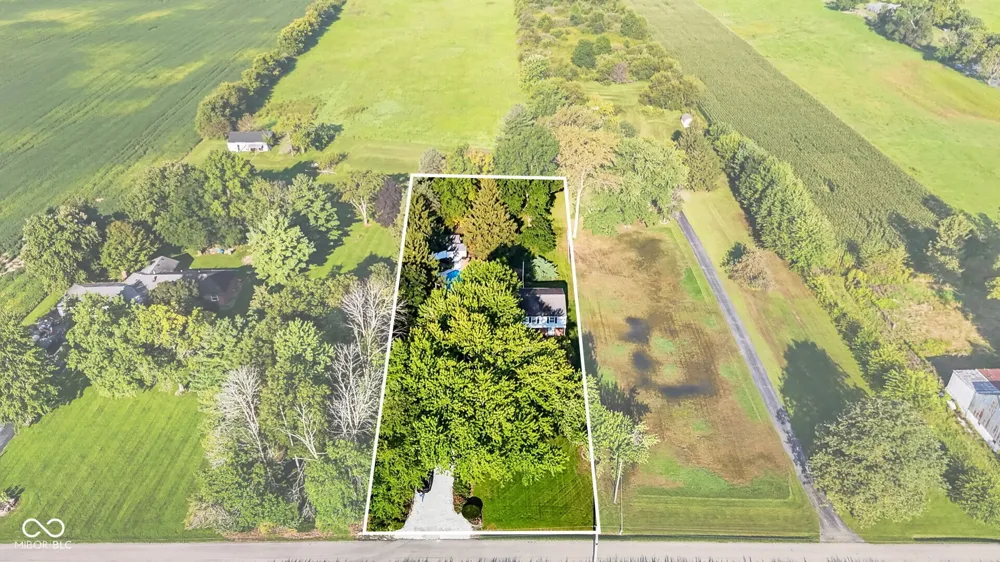 8239 25 W Fountaintown, IN 46130