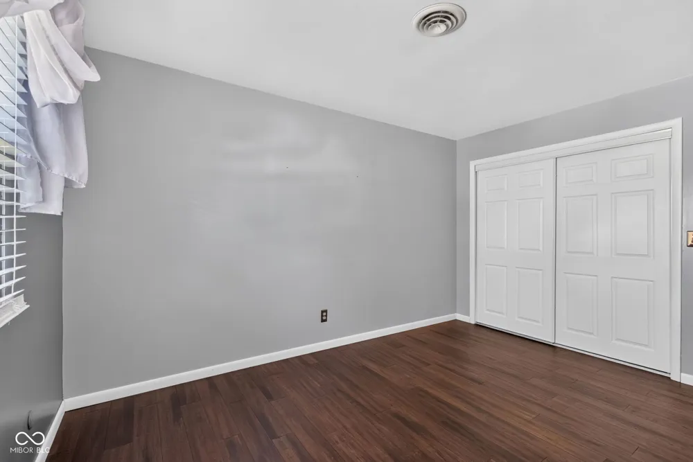 8239 25 W Fountaintown, IN 46130